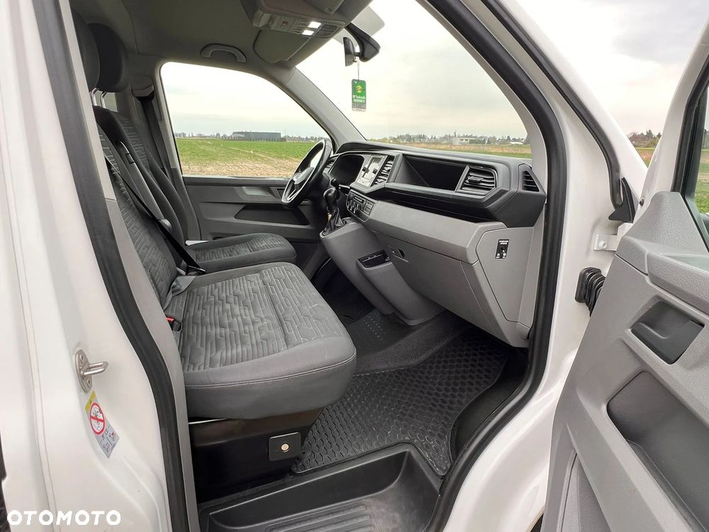 Volkswagen Caravelle - 11