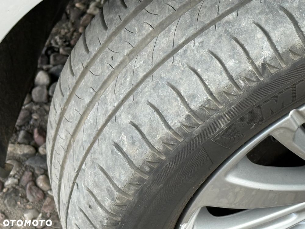 Peugeot 208 PureTech 82 Start & Stop Allure - 4