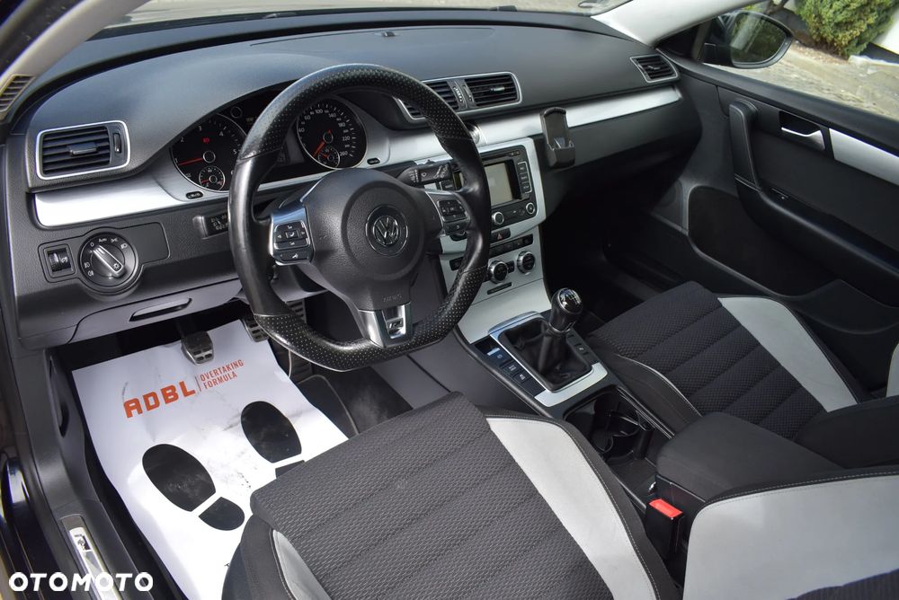 Volkswagen Passat 2.0 TDI DPF R-Line Edition - 21
