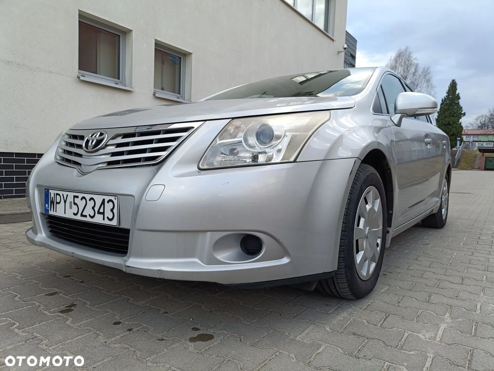 Toyota Avensis 1.6 Comfort - 1