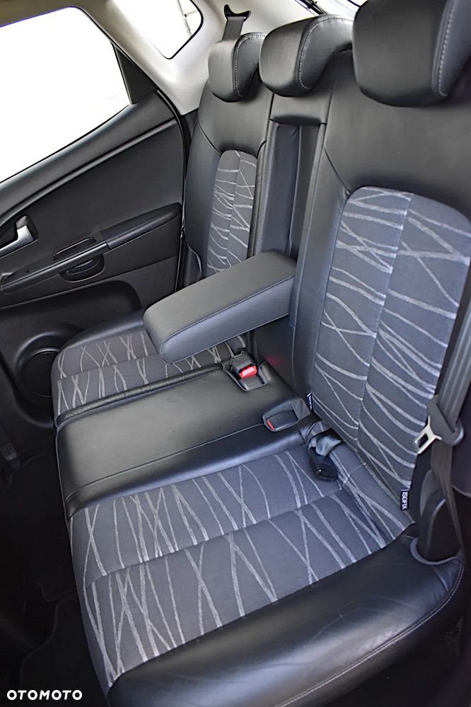 Kia Venga 1.4 CVVT Titanium Collection - 32