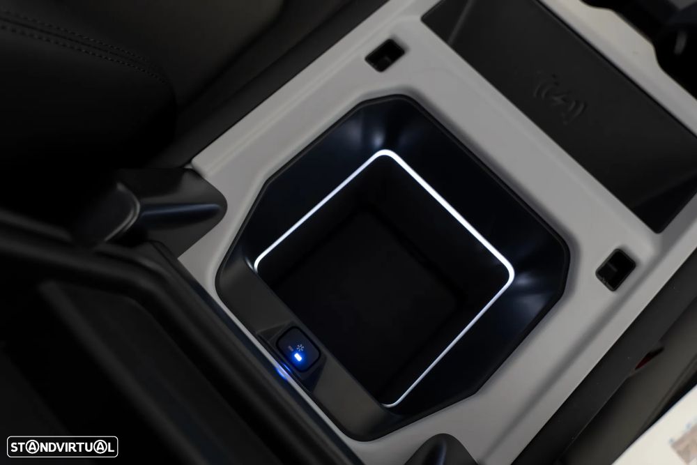 Land Rover Defender 2.0 P300e 110 AWD S - 12