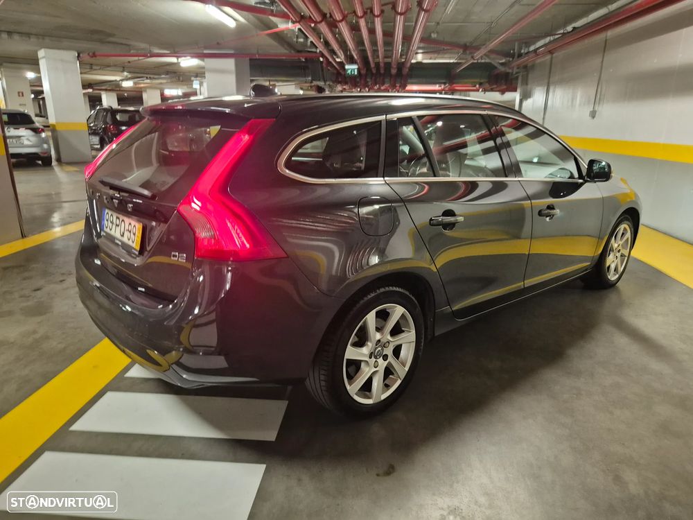 Volvo V60 1.6 D2 Momentum Eco - 11