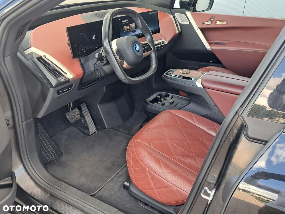 BMW iX - 17