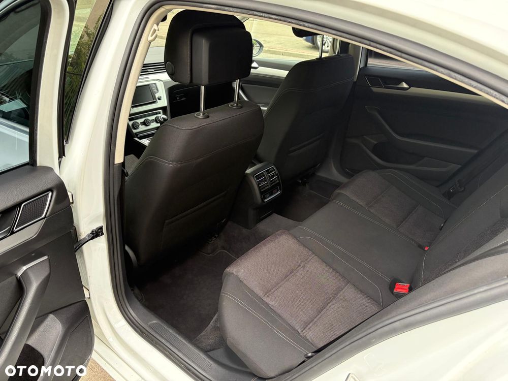 Volkswagen Passat 1.8 TSI BMT Comfortline - 9
