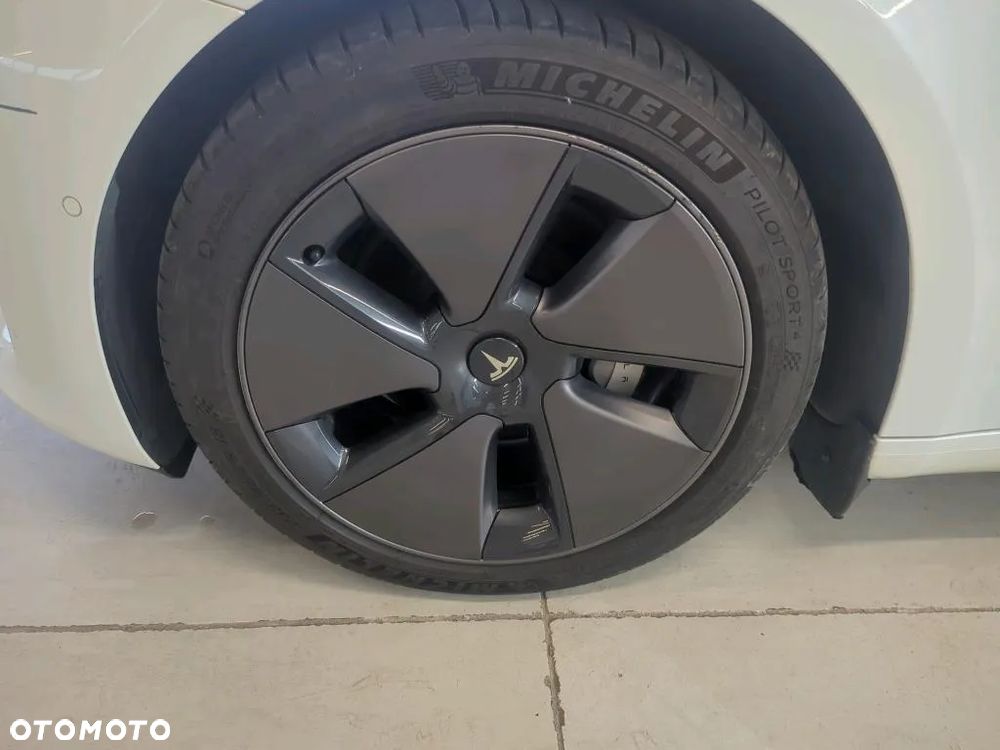 Tesla Model 3 RWD - 12