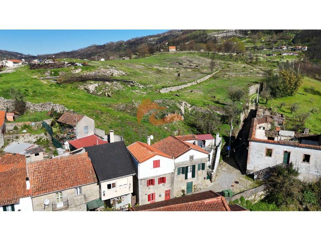 Moradia pronta a habitar localizada na Vila de Avô - Documentação c... - Grande imagem: 2/20