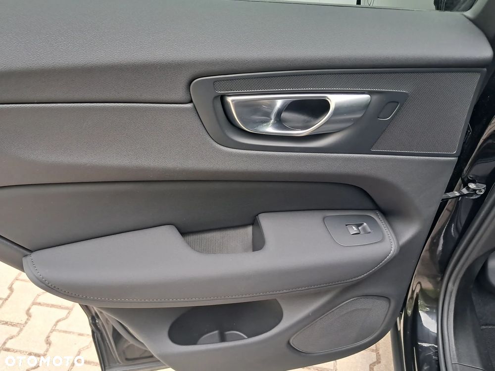 Volvo XC 60 T6 Plug-In Hybrid AWD Ultra Dark - 15