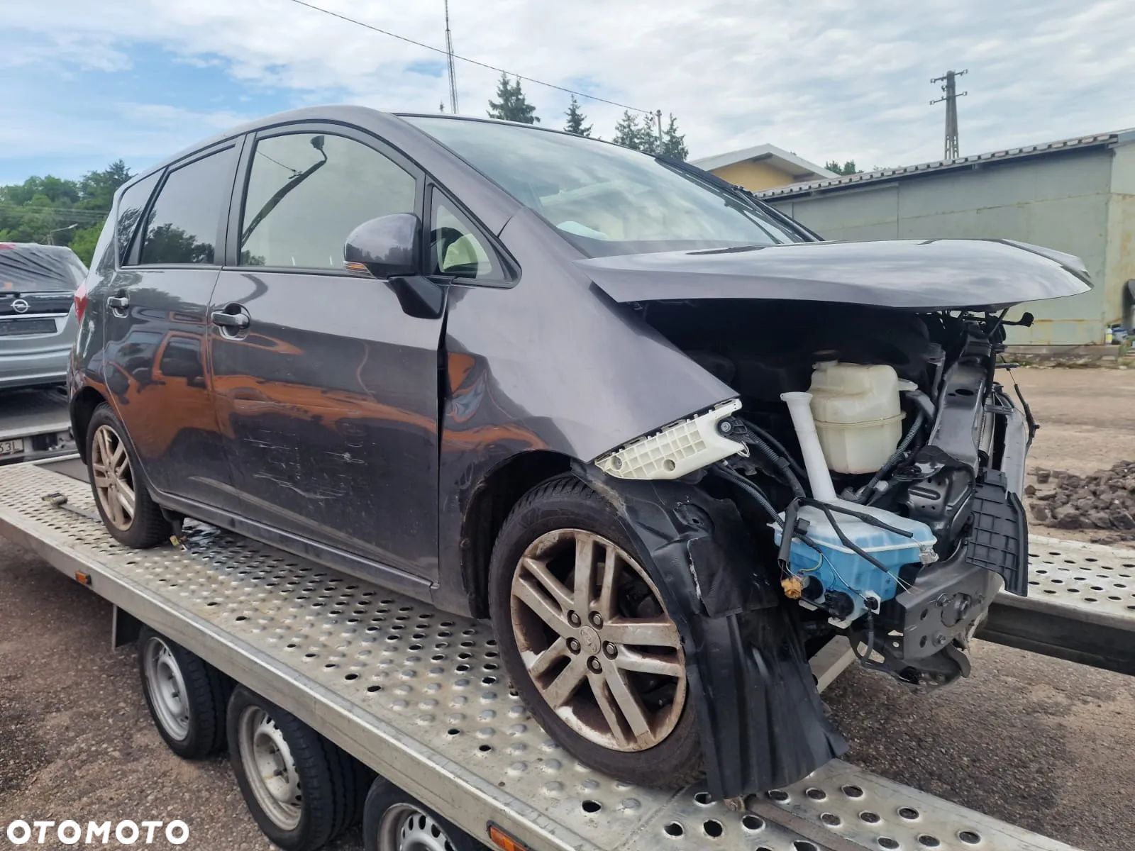 Subaru Trezia - 1