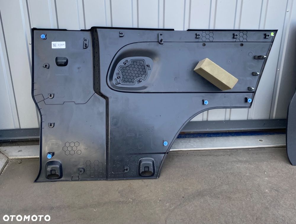 RENAULT TRAFIC  III 3 BOCZEK WNĘTRZA NA BOK BOKU BAGAŻNIKA LEWY TYLNY TYŁ TAPICERKA LEWA 769015444R 769014366R 769016842R lift IV 4 WYCISZENIE WYGŁUSZENIE NA BŁOTNIK  OSŁONA ZABUDOWA OBICIE PAKI LEWE OPEL VIVARO B FIAT TALENTO Wwa - 7
