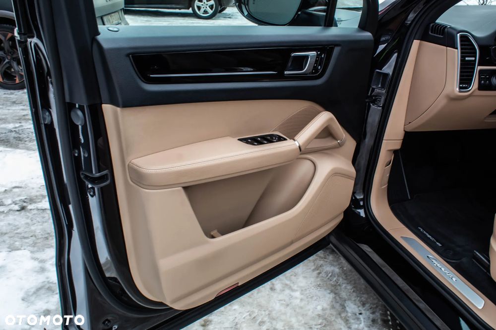 Porsche Cayenne Standard - 18