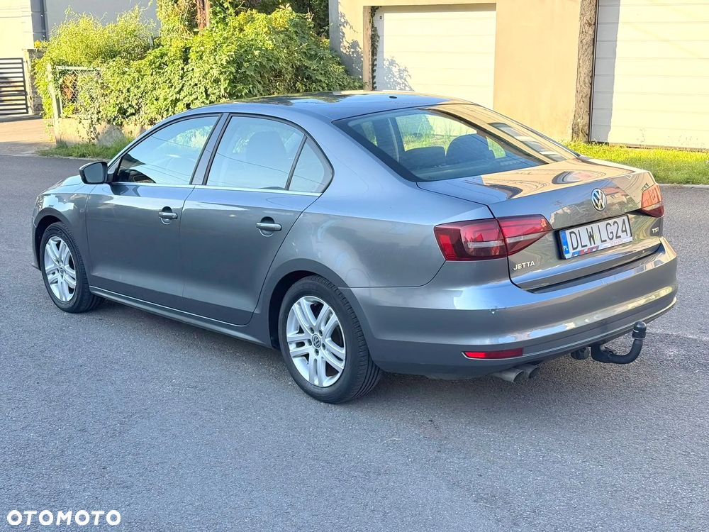 Volkswagen Jetta - 4