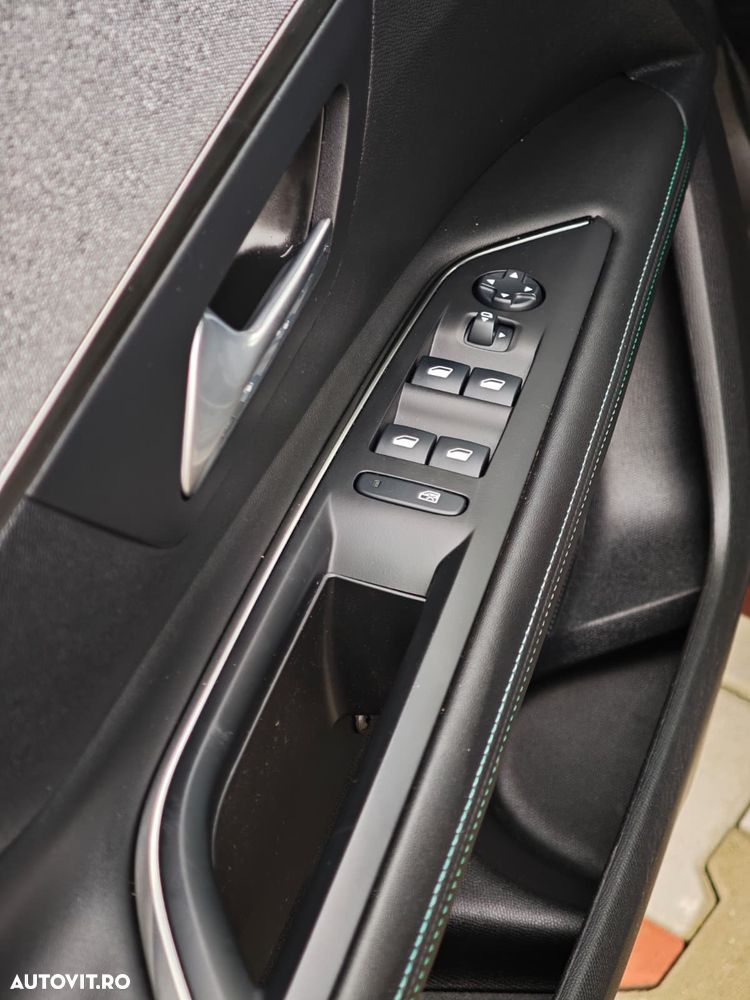 Peugeot 3008 1.2 PureTech Turbo S&S EAT8 Allure - 9