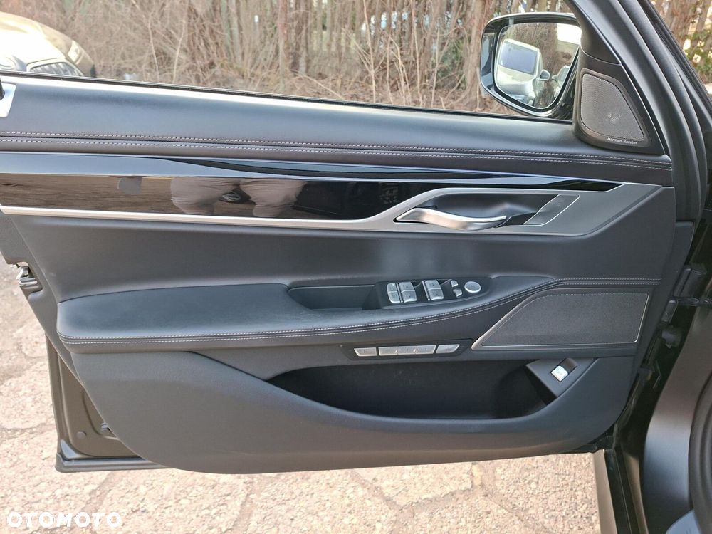 BMW Seria 7 750d xDrive sport - 13