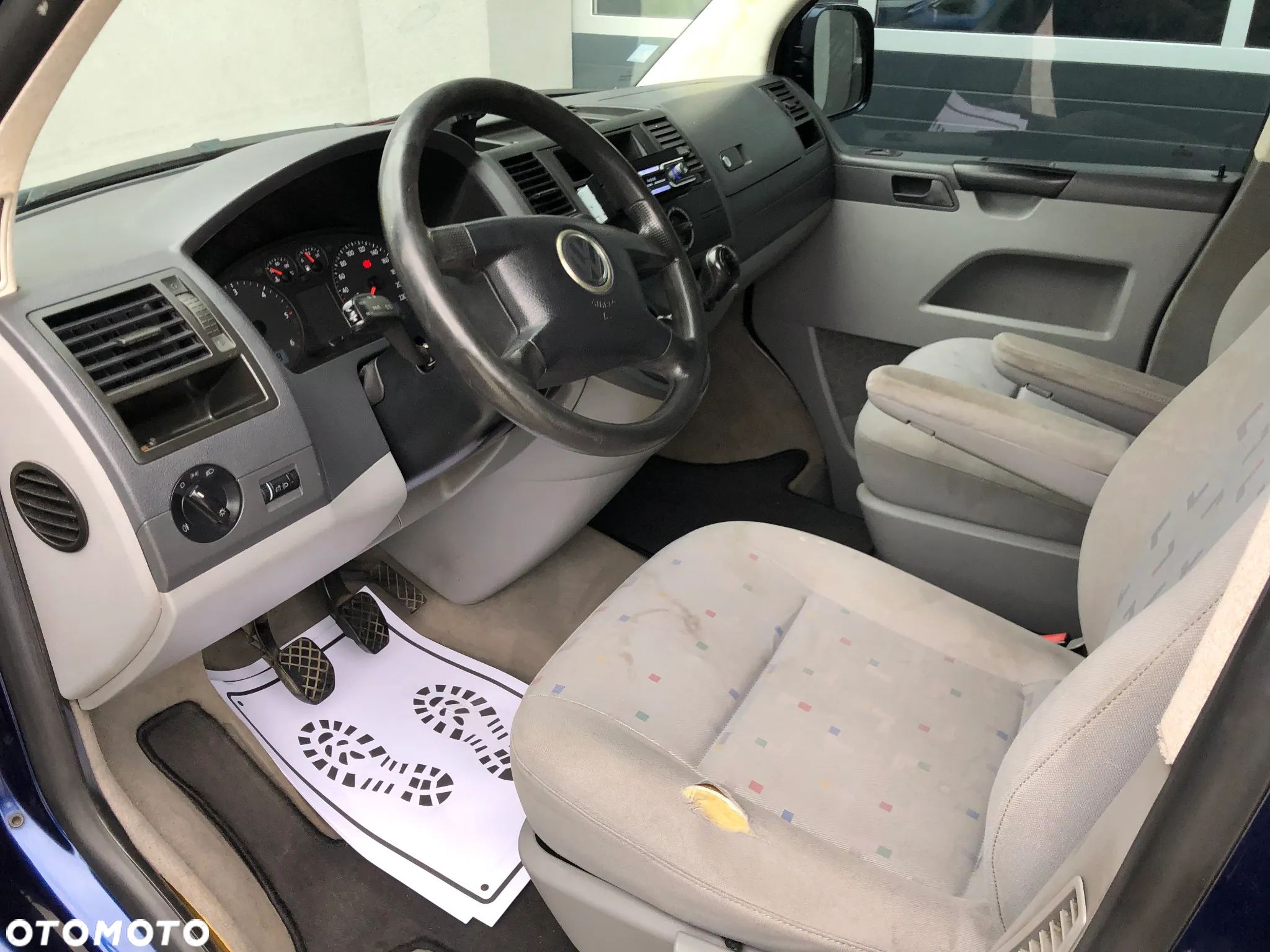 Volkswagen Caravelle - 9