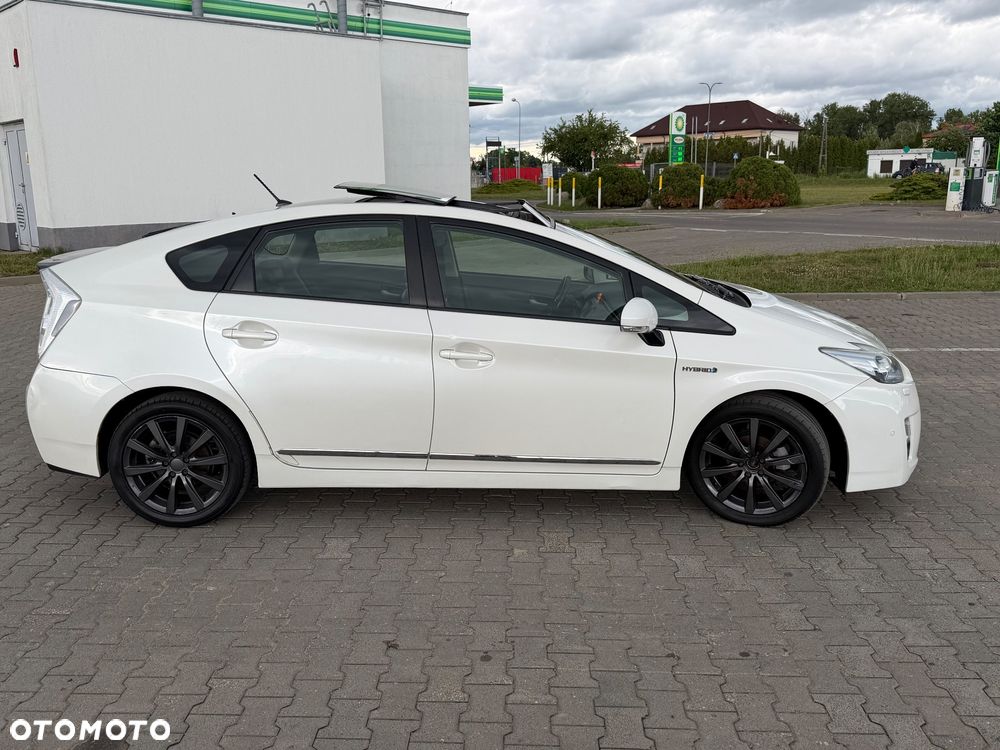 Toyota Prius 1.8 HSD Premium - 4