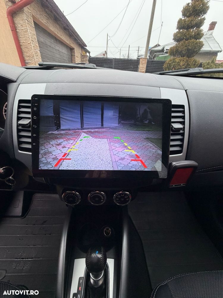 Mitsubishi Outlander - 19