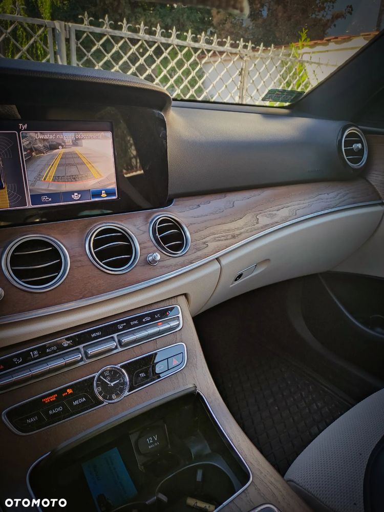 Mercedes-Benz Klasa E 220 d 4-Matic Business Edition 9G-TRONIC - 4