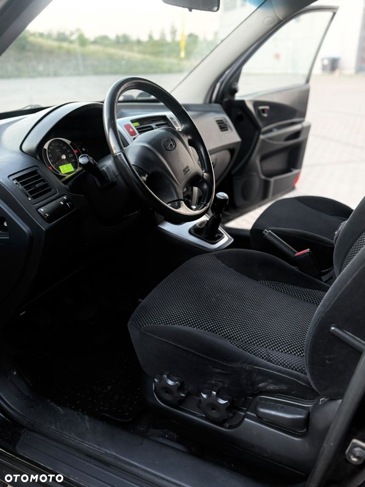 Hyundai Tucson 2.0 2WD GLS Navi - 16