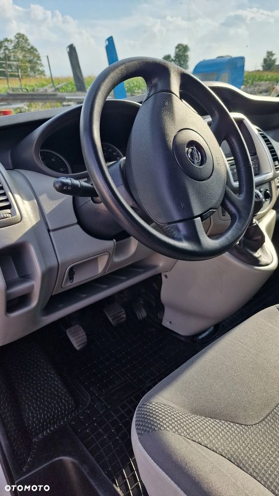 Opel Vivaro - 11