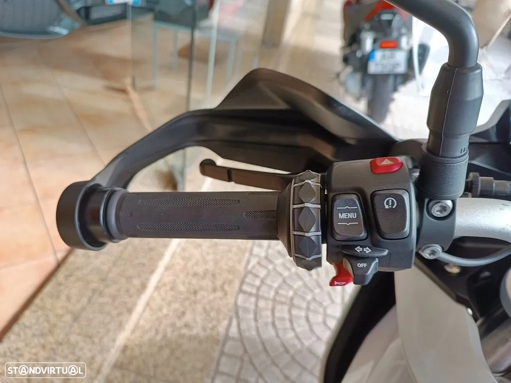 BMW F 900 XR 3 Malas SHAD - 26