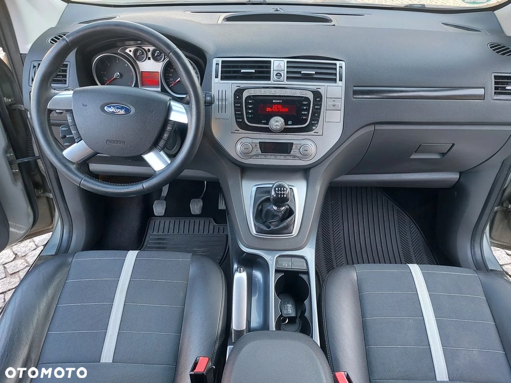 Ford Kuga 2.0 TDCi 2x4 Titanium - 14