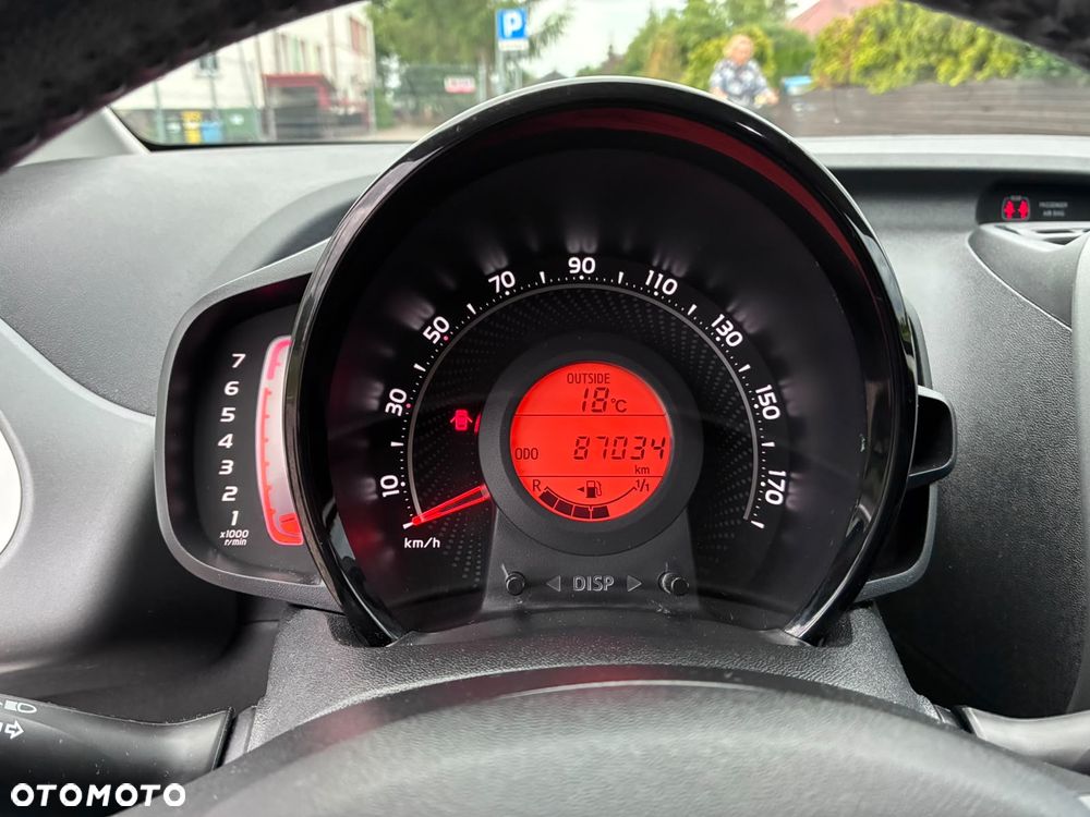 Toyota Aygo x-play club - 4