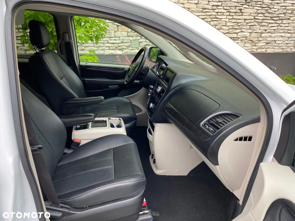 Chrysler Town & Country 3.6 Touring - 14