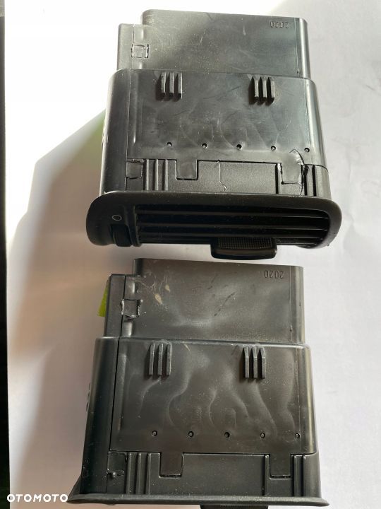 KRATKI NAWIEWU LEWA I PRAWA SEAT AUDI A3 8L0820901 - 9