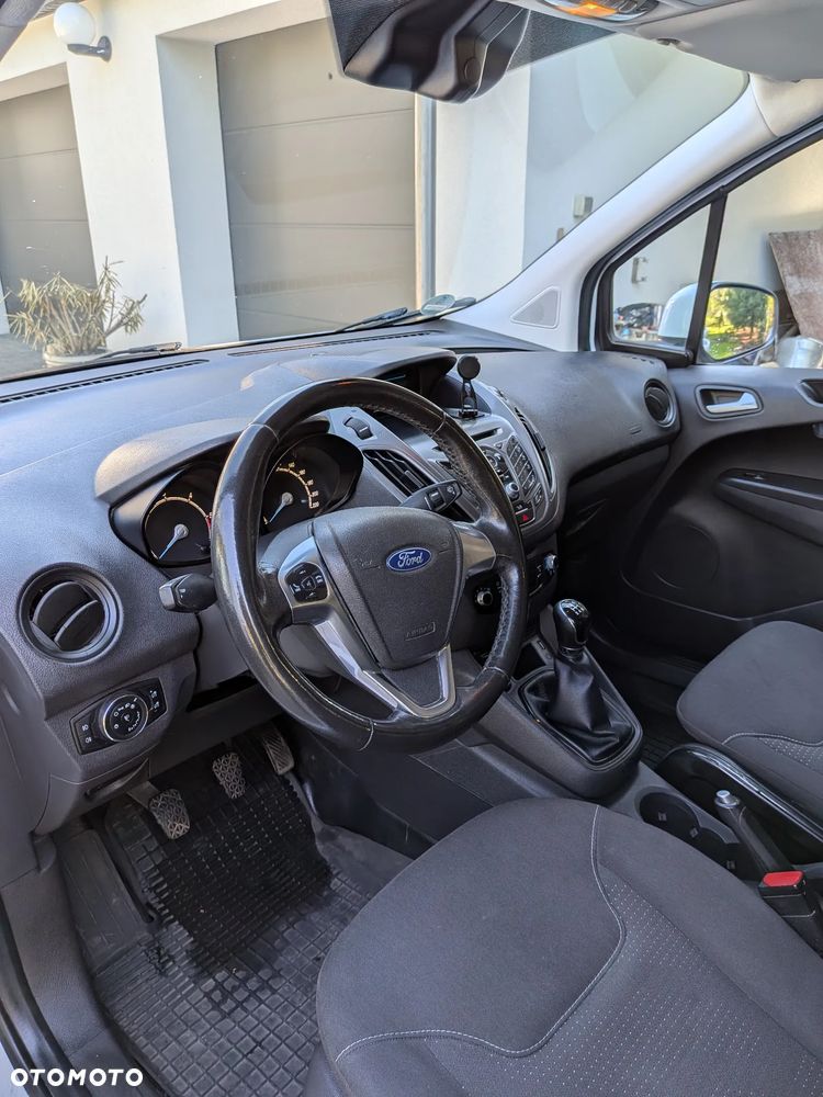 Ford Transit Courier - 14