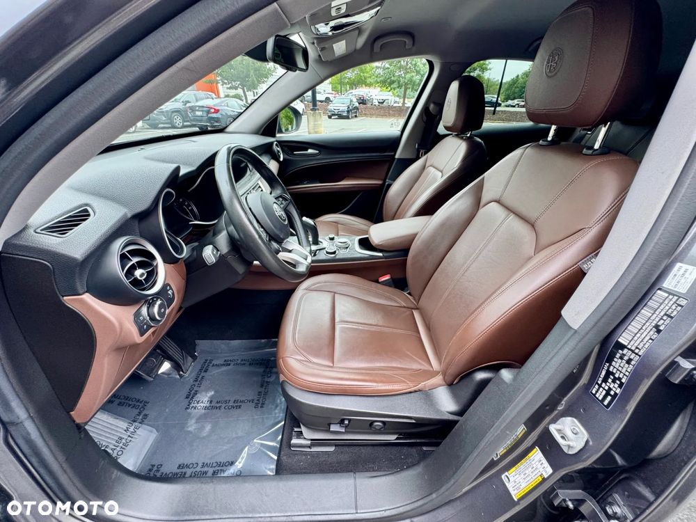 Alfa Romeo Stelvio - 12