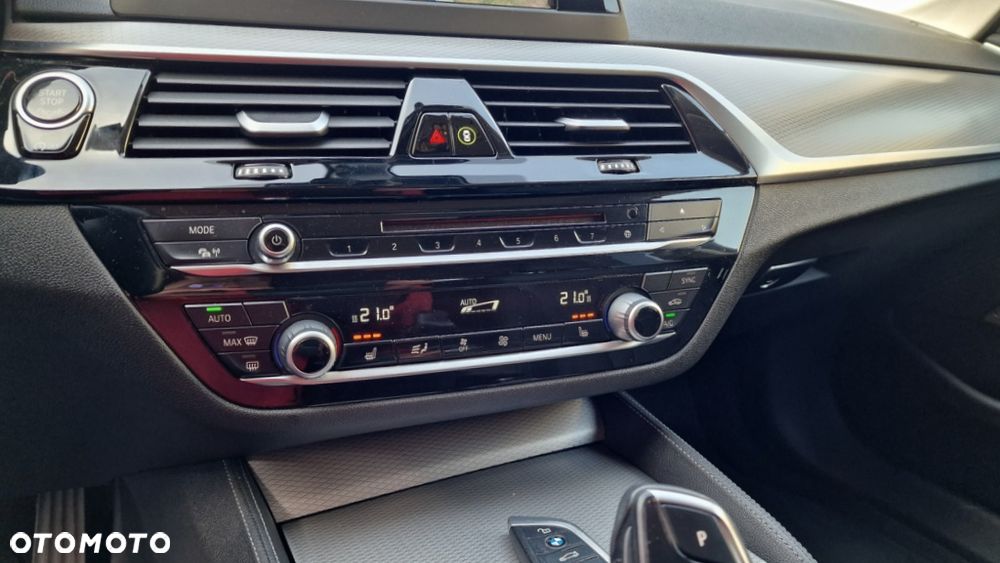 BMW Seria 5 530d Sport Line - 33