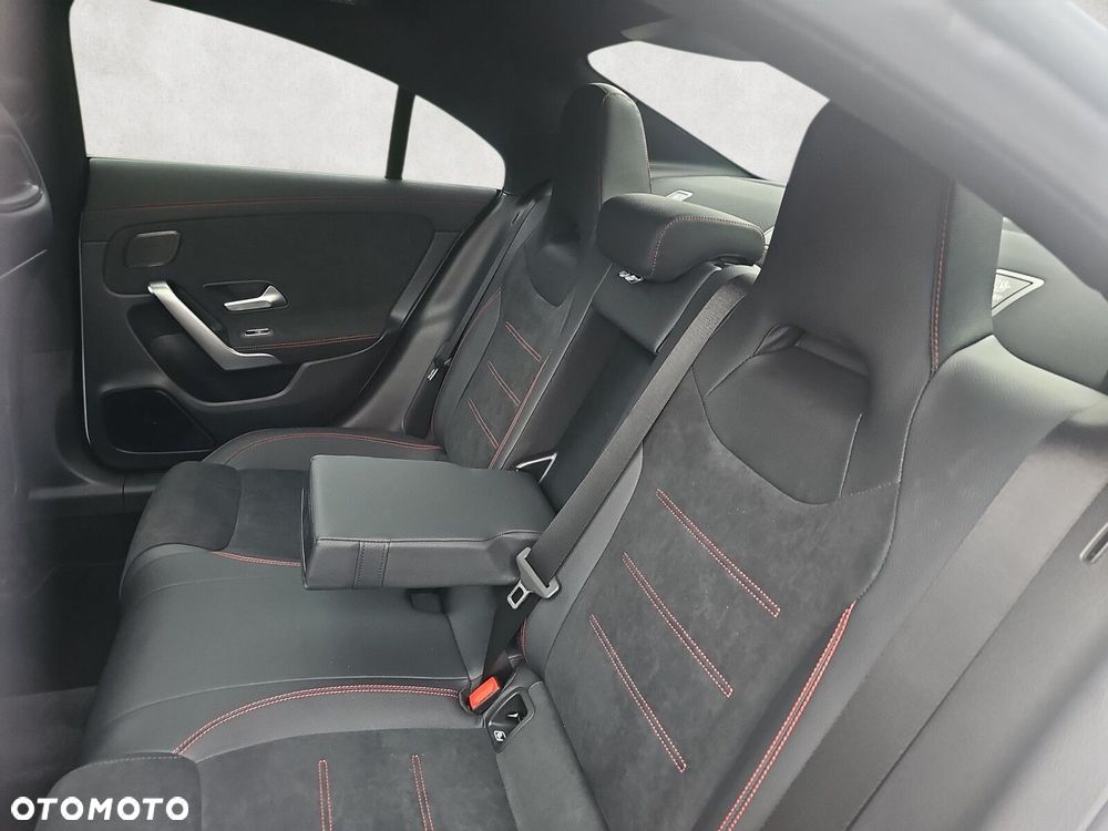 Mercedes-Benz CLA - 12