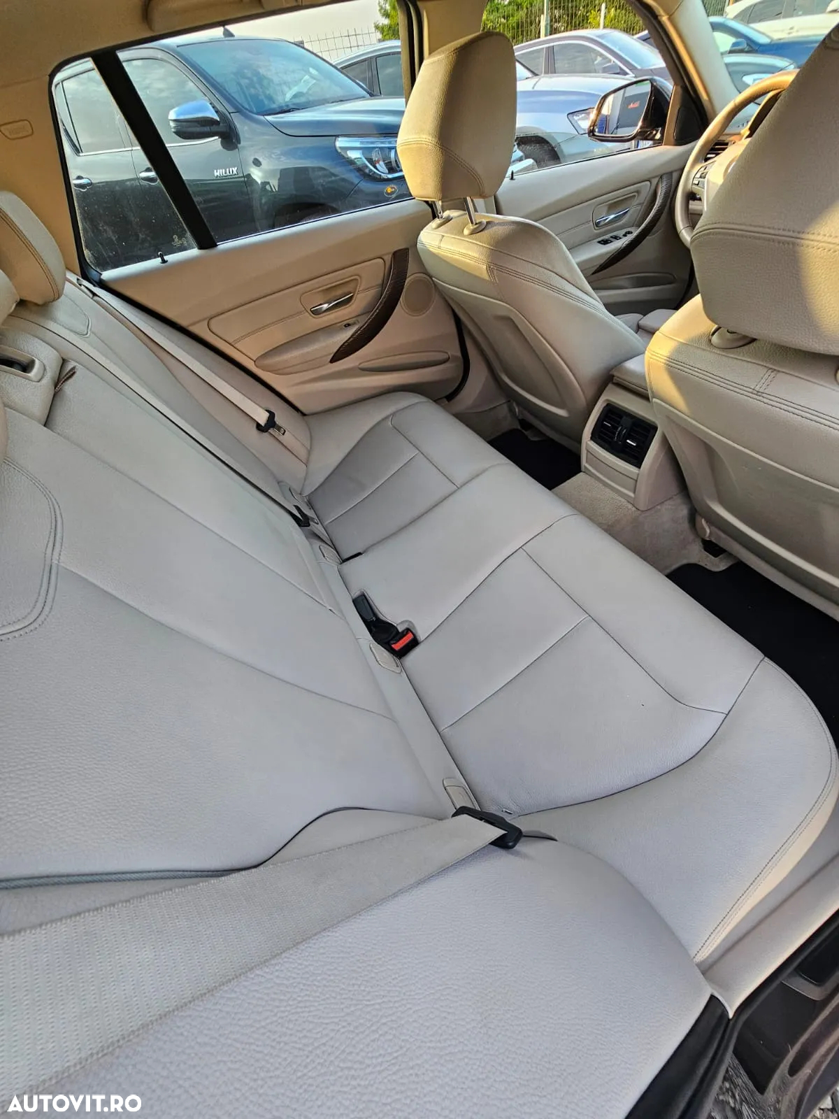 BMW Seria 3 318d Aut. Modern Line - 9