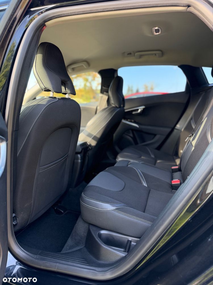 Volvo V40 D4 Drive-E Momentum - 23