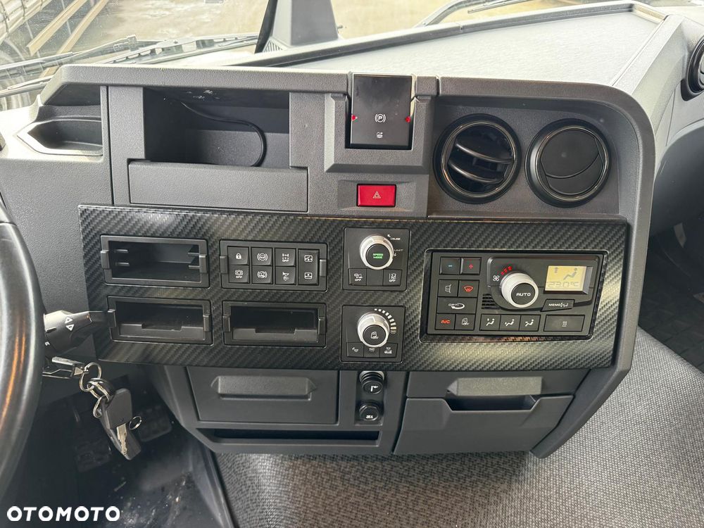 Renault T480 Sleeper Cab - 10