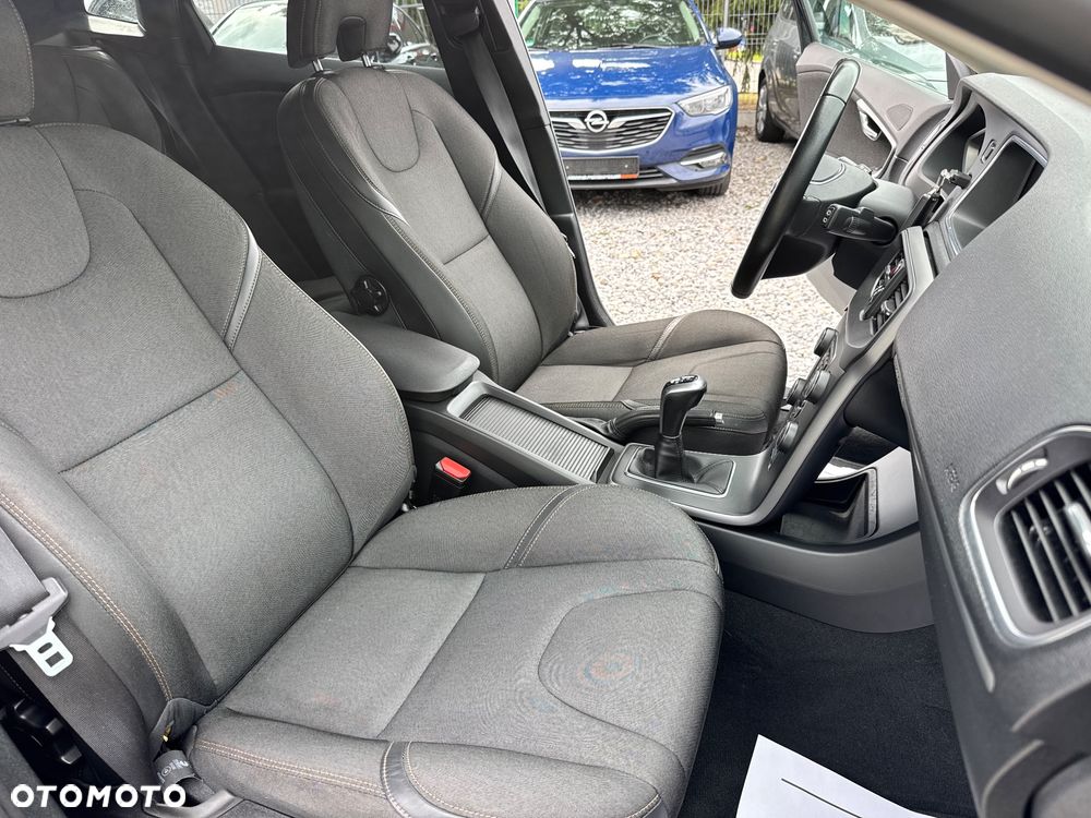 Volvo V40 D2 Momentum - 22