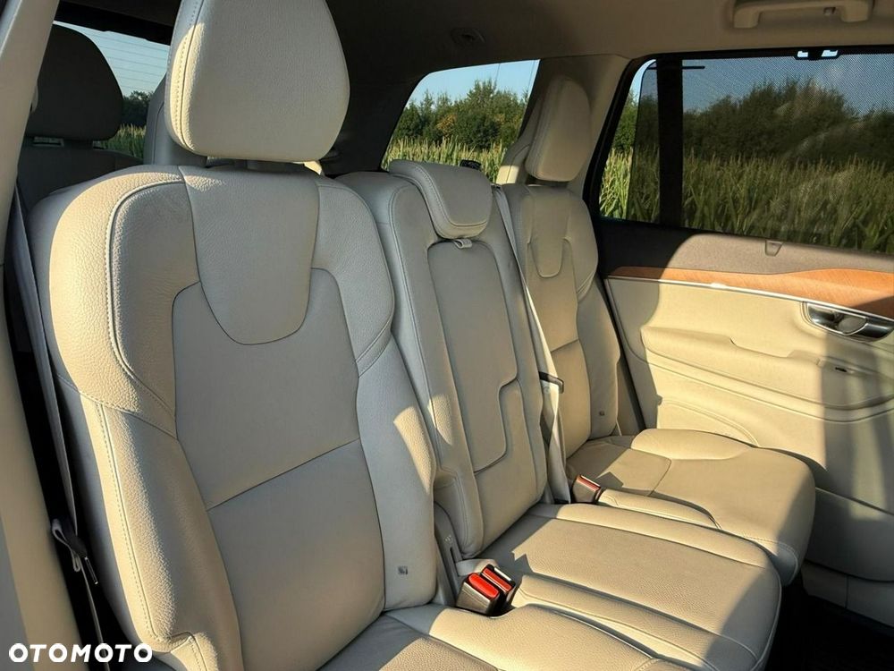 Volvo XC 90 B5 D AWD Geartronic Momentum Pro - 22