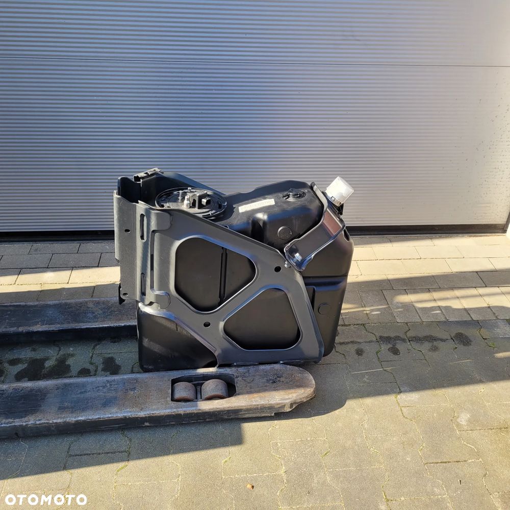ZBIORNIK AB BLUE MERCRDES ACTROS MP4 MP5 ORYGINAŁ A9604705215/001 - 1