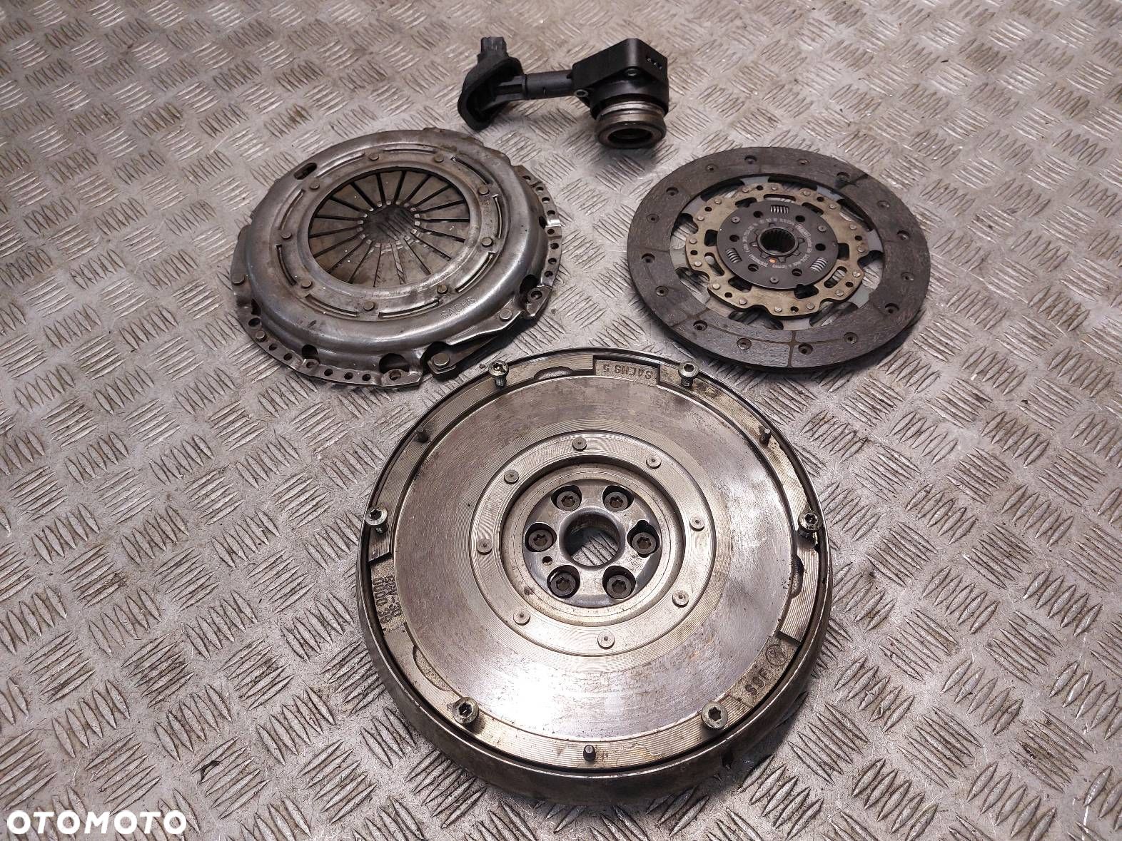 KOŁO DWUMASOWE + TARCZA + DOCISK + ŁOŻYSKO FORD FOCUS MK2 1.6 TDCI - 1
