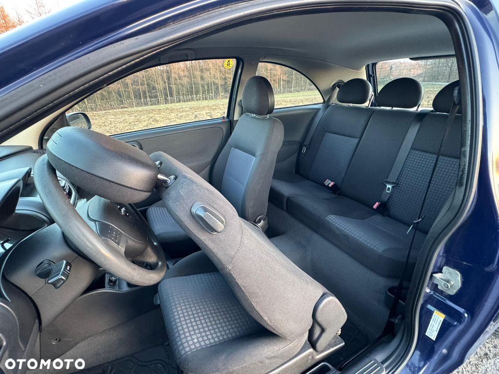 Opel Corsa 1.2 16V Essentia - 11