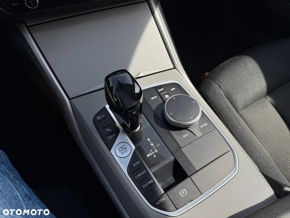 BMW Seria 3 318i - 16