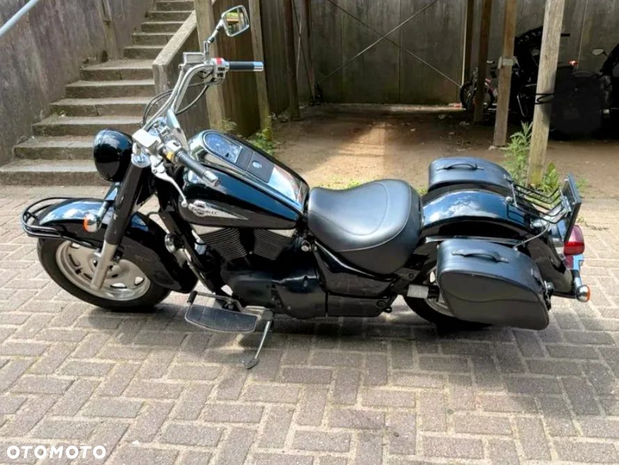 Suzuki Intruder - 3