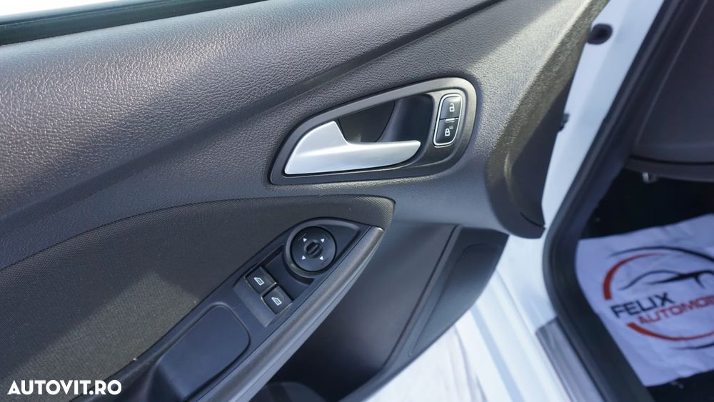 Ford Focus 1.0 EcoBoost Start-Stopp-System ST-LINE DESIGN - 17