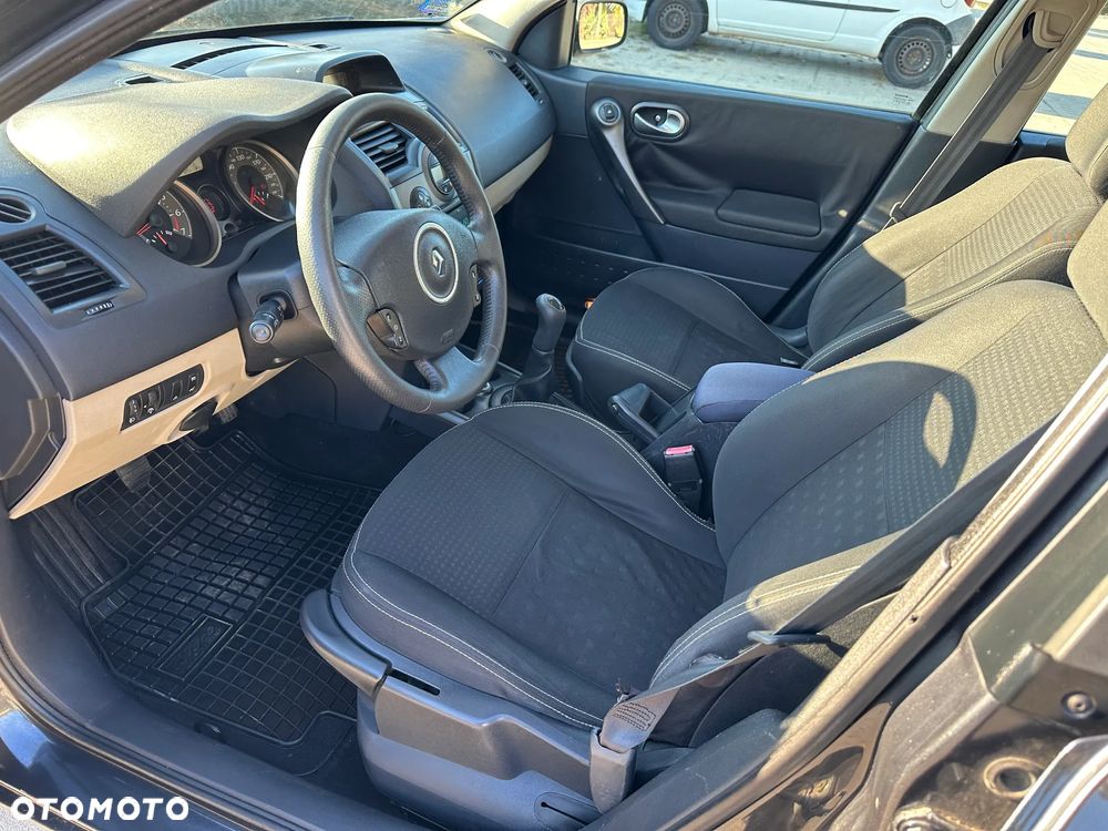 Renault Megane 1.6 Privilege - 21