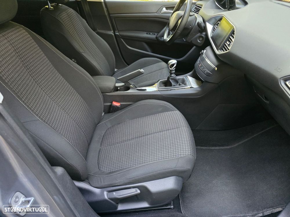 Peugeot 308 1.2 PureTech Style - 25