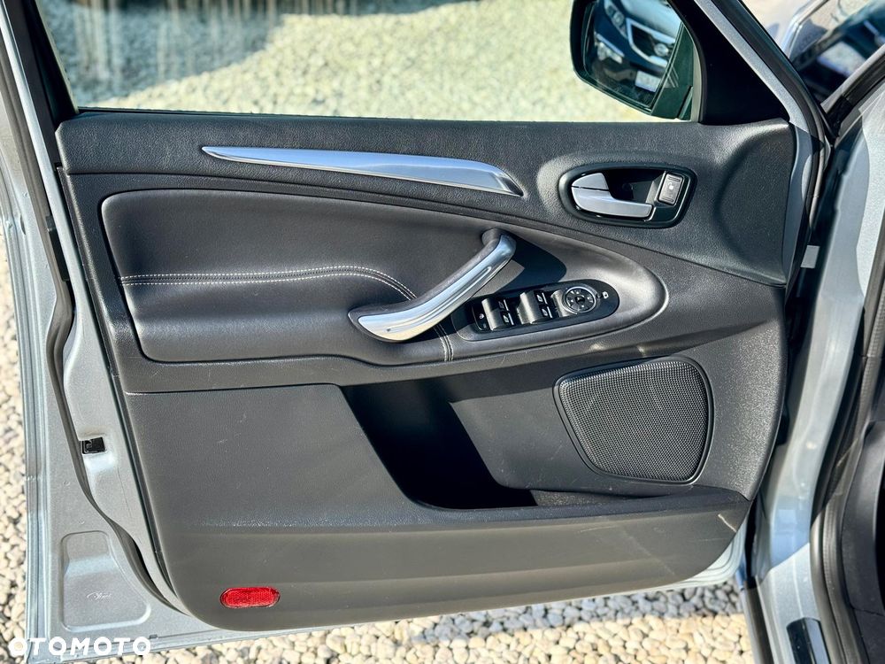 Ford S-Max 2.0 TDCi DPF Titanium X - 13