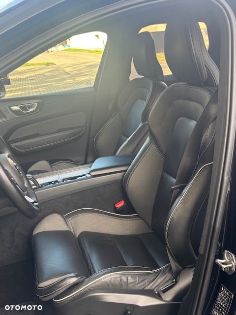 Volvo XC 60 B4 D Ultimate Dark - 11
