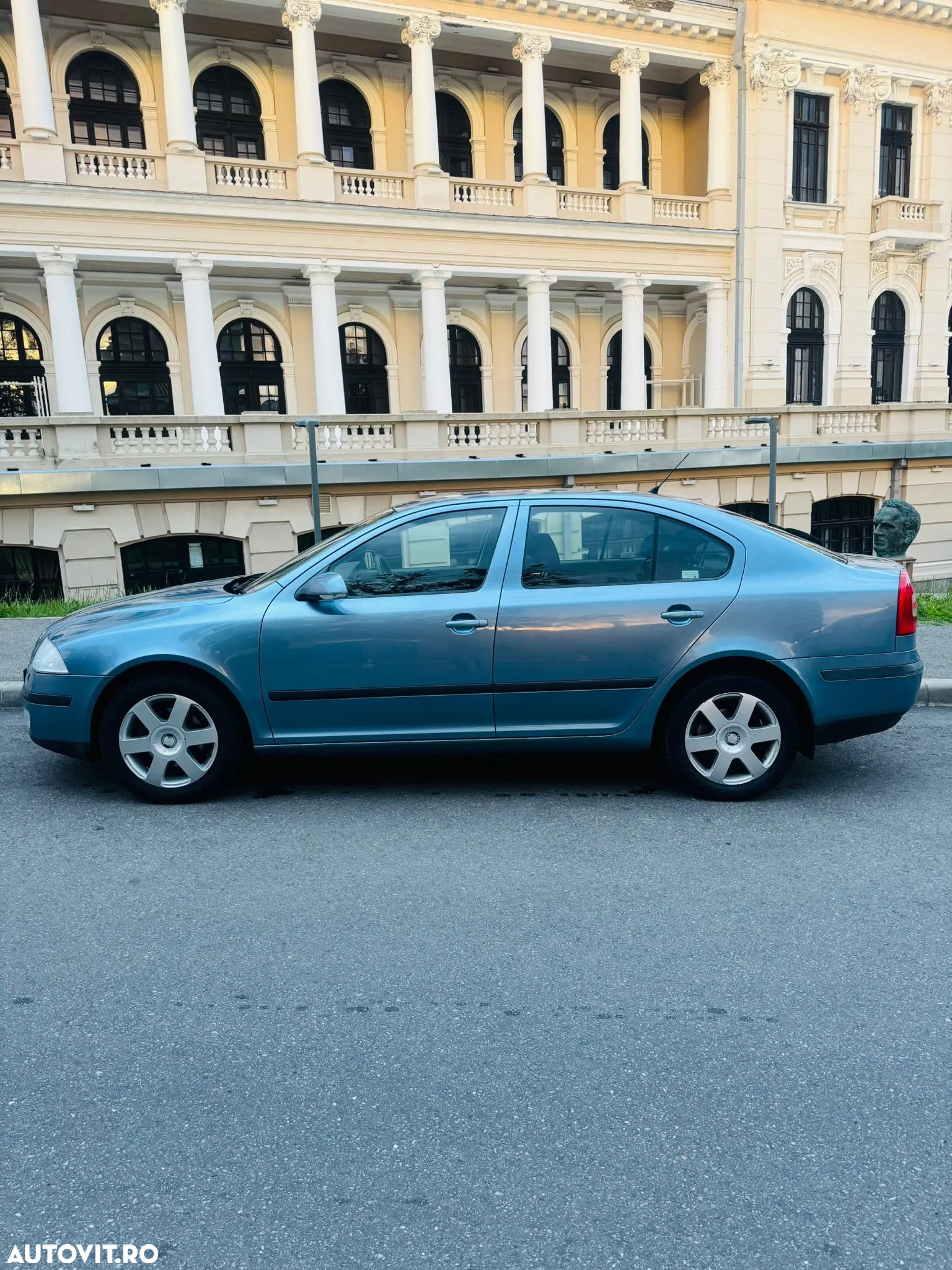 Skoda Octavia 1.6 FSI Elegance Aut - 3
