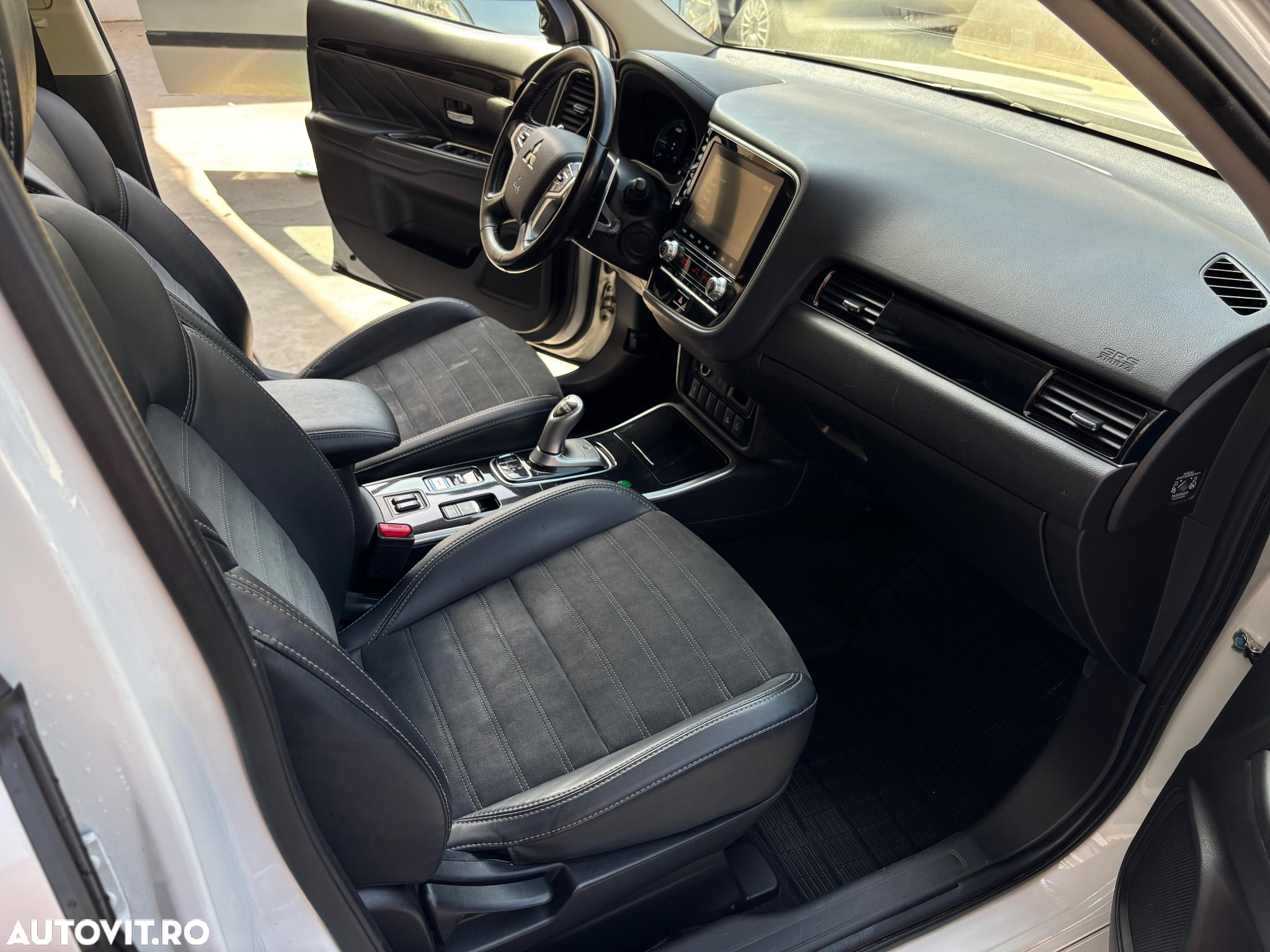 Mitsubishi Outlander 2.4 4WD Plug-In Hybrid Diamant+ - 20